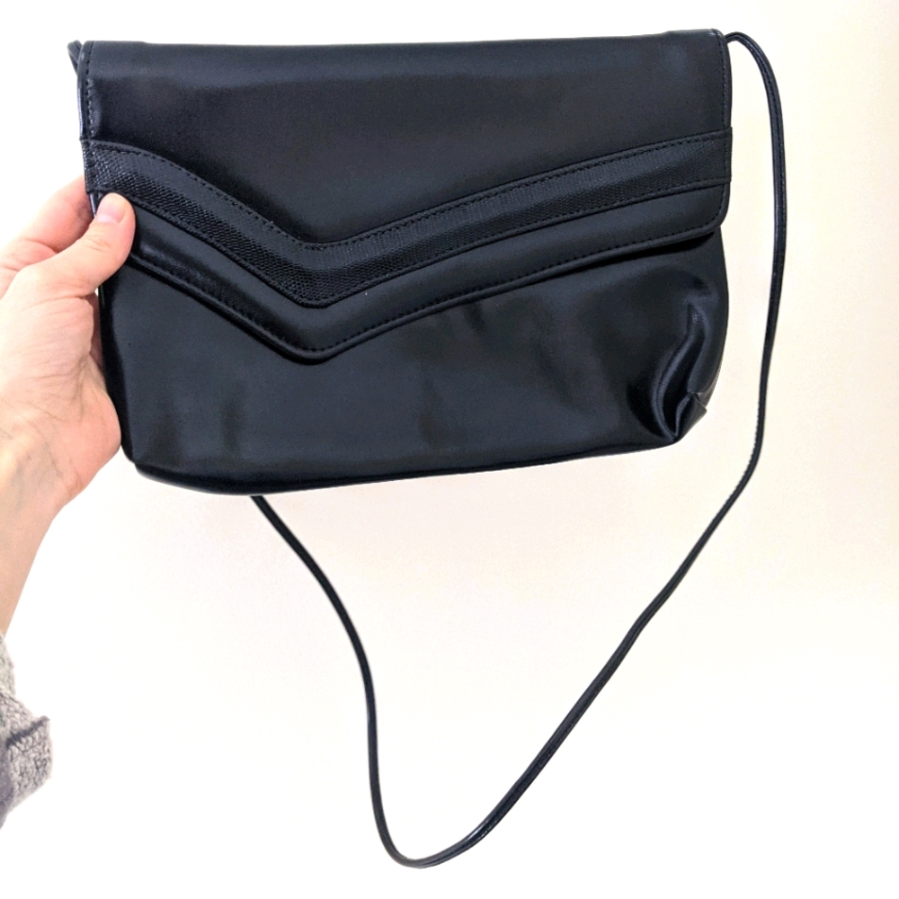 Vintage black clutch